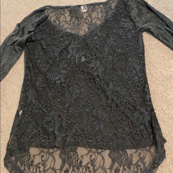 Lace back 3/4 length sleeve top. - Picture 3 of 4